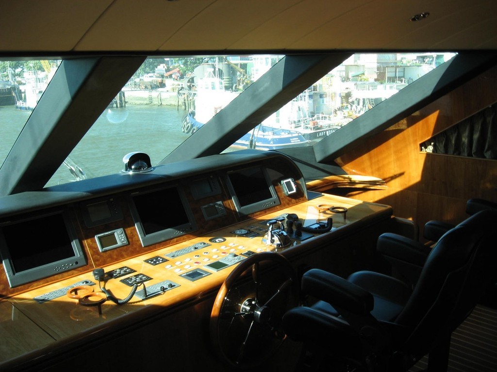 Horizon 98 - Command Station © Marine Auctions and Valuations . http://www.marineauctions.com.au